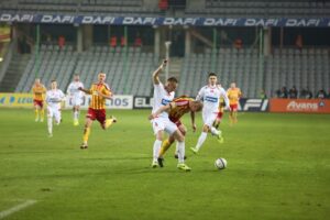 Fragment meczu Korona Kielce - Widzew Łódź / Kamil Król / Radio Kielce