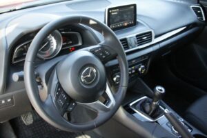 Nowa Mazda 3 / Robert Felczak / Radio Kielce