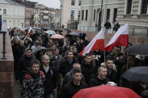 Marsz Niepodległości przeszedł ulicami Kielc. Zorganizował go Ruch Narodowy Świętokrzyskie / Kamil Król / Radio Kielce
