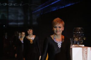 Otwarcie Off Fashion. Pokaz biżuterii ekologicznej stażystki Wodociągów Kieleckich Justyny Nieduziak / Kamil Król / Radio Kielce