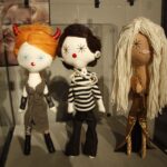 Wystawa "Moda w kinie, największe kreacje", przedstawia 22 lalki portretujące wielkie aktorki w niezapomnianych strojach / Kamil Król / Radio Kielce