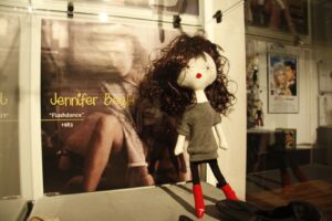 Wystawa "Moda w kinie, największe kreacje", przedstawia 22 lalki portretujące wielkie aktorki w niezapomnianych strojach / Kamil Król / Radio Kielce