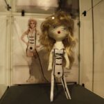 Wystawa "Moda w kinie, największe kreacje", przedstawia 22 lalki portretujące wielkie aktorki w niezapomnianych strojach / Kamil Król / Radio Kielce