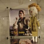 Wystawa "Moda w kinie, największe kreacje", przedstawia 22 lalki portretujące wielkie aktorki w niezapomnianych strojach / Kamil Król / Radio Kielce