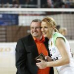 Kapitan AZS KSZO została wybrana najlepszą zawodniczką meczu. Nagrodę wręczył prezes AZS KSZO Jarosław Kuba / Kamil Król / Radio Kielce