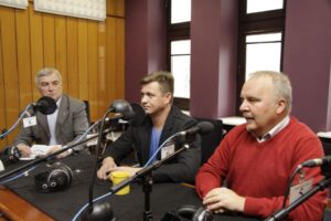 Od lewej: Andrzej Bętkowski - PiS, Sławomir Kopyciński - Twój Ruch, Grzegorz Banaś - Solidarna Polska / Kamil Król / Radio Kielce