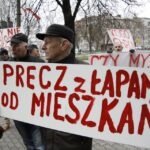 Manifestacja  mieszkańców  z ostrowieckiej Spółdzielni Mieszkaniowej  Hutnik przeciwko podziałowi spółdzielni / Kamil Król / Radio Kielce