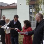 Akcja pod hasłem "Przeprowadzamy BWA". Wolontariusze przekazywali sobie książki z ręki do ręki na trasie ze starej do nowej siedziby instytucji / Kamil Król / Radio Kielce