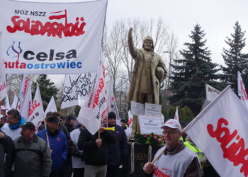 Manifestacja związkowców z NSZZ "Solidarność", OPZZ i Forum Związków Zawodowych / Stanisław Blinstrub / Radio Kielce