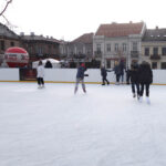 Na Rynku otwarto sztuczne lodowisko. / Stanisław Blinstrub / Radio Kielce