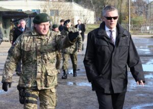 Minister Tomasz Siemoniak odwiedził Ćwiczenia COBRA 12 / WOJSKA SPECJALNE / archiwum MON