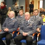 Aspirant sztabowy Tomasz Królak odznaczony Orderem Uśmiechu - Świętokrzyski Komendant Wojewódzki Policji w Kielcach insp. Jarosław Szymczyk / Stanisław Blinstrub / Radio Kielce