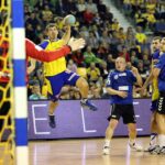 Na bramkę rzuca Denis Buntić / Stanisław Blinstrub / Radio Kielce