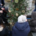 Choinki kieleckich gimnazjów na Placu Artystów / Piotr Michalski / Radio Kielce