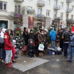 Choinki kieleckich gimnazjów na Placu Artystów / Piotr Michalski / Radio Kielce