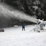 Rozpoczęto naśnieżanie kieleckich stoków narciarskich.Telegraf. / Piotr Michalski / Radio Kielce