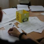 Akcja pisania listów w Gimnazjum nr 7 / Stanisław Blinstrub / Radio Kielce