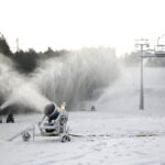 Rozpoczęto naśnieżanie kieleckich stoków narciarskich.Telegraf. / Piotr Michalski / Radio Kielce