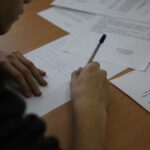 Akcja pisania listów w Gimnazjum nr 7 / Stanisław Blinstrub / Radio Kielce