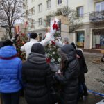 Choinki kieleckich gimnazjów na Placu Artystów / Piotr Michalski / Radio Kielce