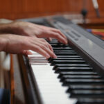 Dzień Dobry Dzieci. Wspólne kolędowanie z Chórem Kameralnym Fermata. / Artur Wiśniewski / Radio Kielce