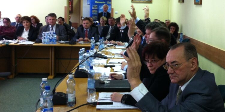 Budżet Ostrowca przyjęty - Radio Kielce Budżet Ostrowca / Teresa Czajkowska / Radio Kielce