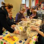 Wystawa i produkcja ozdób z ceramiki w Muzeum Zabawek i Zabawy w Kielcach / Stanisław Blinstrub / Radio Kielce