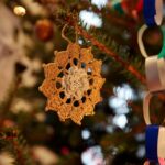 Dzieci ze szkoły i przedszkola w Piekoszowie ubrały Choinkę w Teatrze Kubuś / Stanisław Blinstrub / Radio Kielce