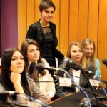 Licytacja Choinki 2 LO w Kielcach - z samego rana przed lekcjami studio odwiedzili uczniowie i nauczyciele szkoły / Stanisław Blionstrub / Radio Kielce