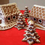 Iluminacje świąteczne umieszczone na moim podwórku, (miejscowość Krzątka) kształty zaprojektowane i wykonane przeze mnie przy pomocy drutów oraz tzw. wężów świetlnych.