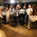 6 grudnia nagrywaliśmy materiał do klipu "Naszej pastorałki". W nagraniu wystąpili Katarzyna Kozak, Aneta Janaszek, Arkadiusz Miller, Marcin Przemirski, Robert Szumielewicz, Bartłomiej Zapała, a także przyjaciele Radia Kielce - młode, zdolne wokalistki z DK "Zameczek" Klaudia Hendel i Małgorzata Bieniek. / WB / Radio Kielce