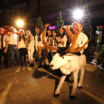 6 grudnia nagrywaliśmy materiał do klipu "Naszej pastorałki". Dziennikarze i przyjaciele Radia Kielce którzy wystąpili w nagraniu. / WB / Radio Kielce