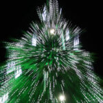 Świąteczne ozdoby na al. Solidarności  przyciągnęły uwagę pani Agaty / Agata