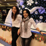 6 grudnia nagrywaliśmy materiał do klipu "Naszej pastorałki". Aneta Janaszek i Katarzyna Kozak szlifowały swoje umiejętności w jeździe na łyżwach jeszcze chwilę przed włączeniem kamer. / Wojciech Habdas / Radio Kielce