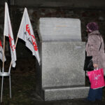 Przedstawiciele NSZZ "Solidarność" oraz władz samorządowych i organizacji społecznych złożyli kwiaty przed tablicą upamiętniającą powstanie "Solidarności". / Wojciech Habdas / Radio Kielce