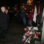 Przedstawiciele NSZZ "Solidarność" oraz władz samorządowych i organizacji społecznych złożyli kwiaty przed tablicą upamiętniającą powstanie "Solidarności". / Wojciech Habdas / Radio Kielce