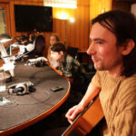 Studio Aktualności Dnia odwiedziła młodzież ze Stowarzyszenia Siemacha / Wojciech Habdas / Radio Kielce