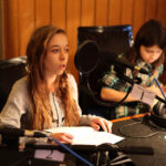 Studio Aktualności Dnia odwiedziła młodzież ze Stowarzyszenia Siemacha / Wojciech Habdas / Radio Kielce