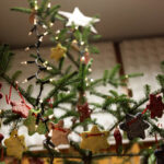 Choinka pod choinkę. Drzewko przygotowane przez Ojców Oblatów ze Św. Krzyża. / Wojciech Habdas / Radio Kielce