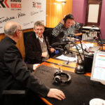 Choinka pod choinkę - finał trzeciego dnia licytacji. Za choinkę Ojców Oblatów ze Św. Krzyża uzyskaliśmy cenę 2111zł. / Wojciech Habdas / Radio Kielce