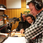 Choinka pod choinkę - finał trzeciego dnia licytacji. Za choinkę Ojców Oblatów ze Św. Krzyża uzyskaliśmy cenę 2111zł. / Wojciech Habdas / Radio Kielce