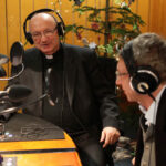 Choinka pod choinkę - finał trzeciego dnia licytacji. Za choinkę Ojców Oblatów ze Św. Krzyża uzyskaliśmy cenę 2111zł. / Wojciech Habdas / Radio Kielce