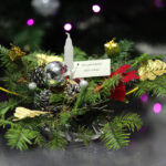 GOK-u w Bejscach 19 grudnia odbył się konkurs na najpiękniejszy stroik świąteczny. Panie przeznaczyły kilka dekoracji na akcję charytatywną prowadzoną przez Radio Kielce. / Wojciech Habdas / Radio Kielce