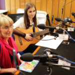 Do gości w studiu dołączyła dyrektor IV LO Edyta Lato i Karolina, która zaśpiewała dla naszych słuchaczy. / Wojciech Habdas / Radio Kielce