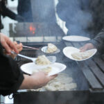 24.12.2013 ul. Sienkiewicza. American House - wigilia dla ubogich / Wojciech Habdas / Radio Kielce