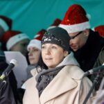 Kolędowanie na Kieleckim Rynku i Betlejemskie Światło Pokoju. Dyrektor KCK Magdalena Kusztal / Stanisław Blinstrub / Radio Kielce