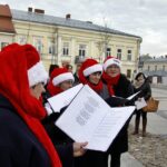 Kolędowanie na Kieleckim Rynku i Betlejemskie Światło Pokoju. oracownicy MPEC-u / Stanisław Blinstrub / Radio Kielce