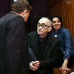 Ostateczna licytacja choinki mieszkańców Daleszyc - licytację wspomagał Bronisław Opałko / Stanisław Blinstrub / Radio Kielce