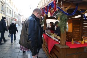 Jarmark Świąteczny na placu Literatów / Kamil Król / Radio Kielce