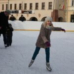 W pierwszy dzień Bożego Narodzenia lodowisko na kieleckim Rynku tętniło życiem / Kamil Król / Radio Kielce